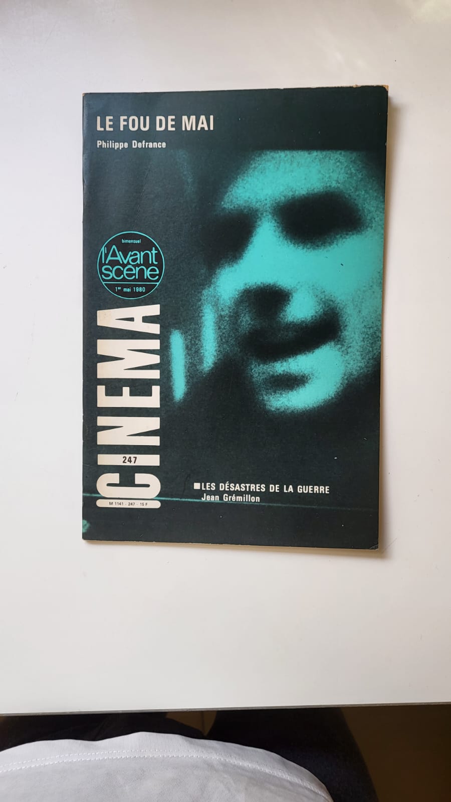 le fou de mai l'avant scène
