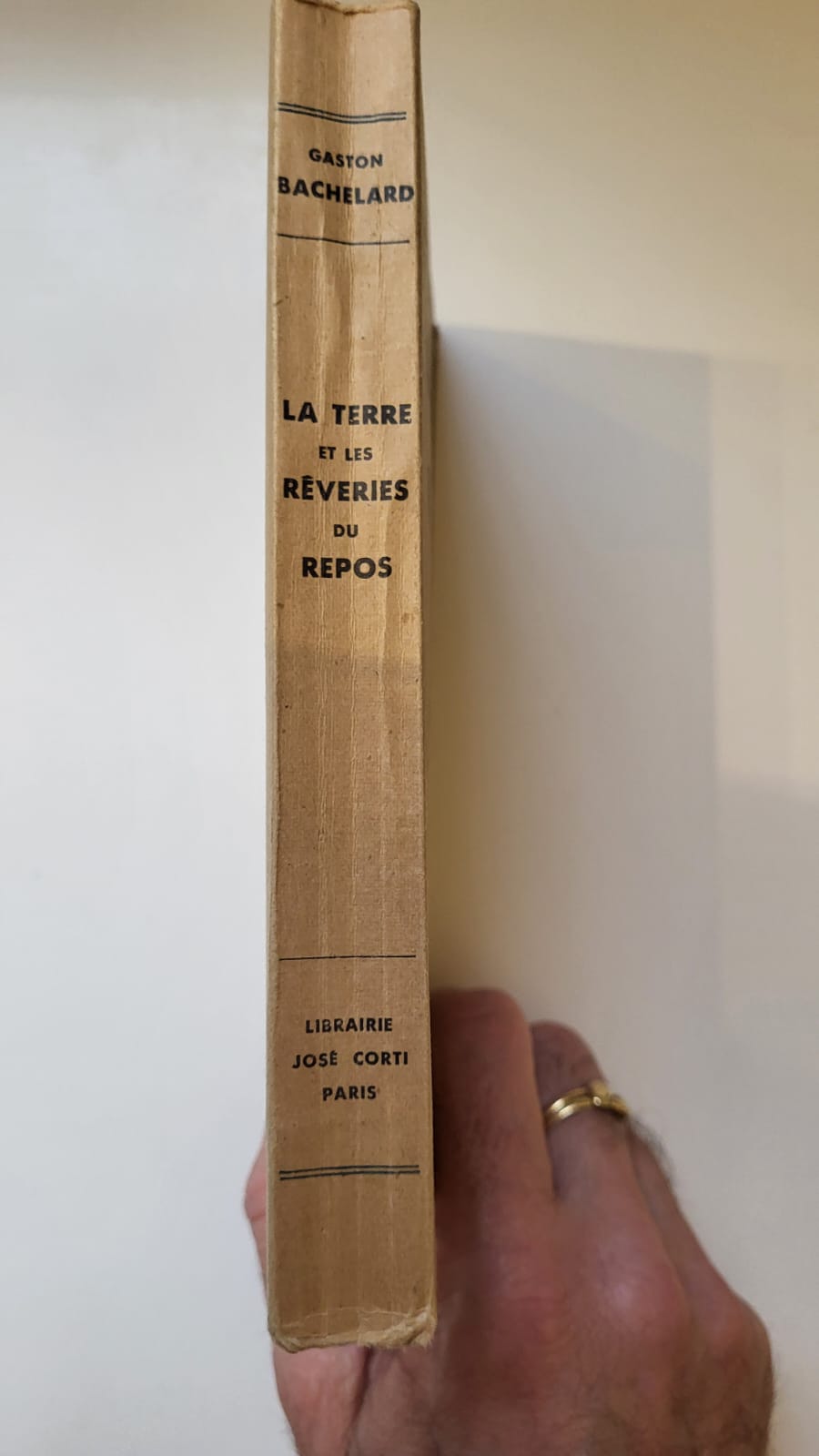 La terre et les rêveries du repos